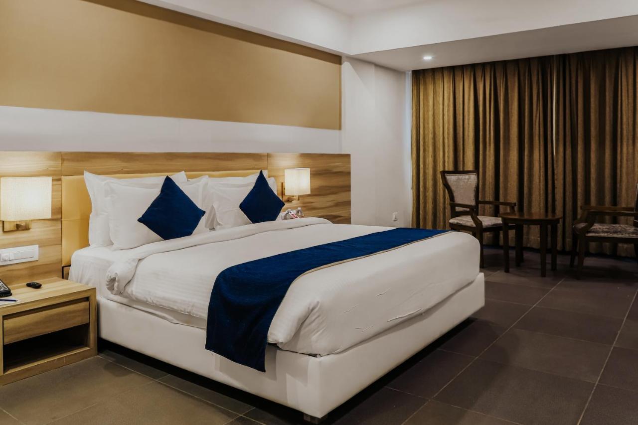 รีเจนตา เซ็นทรัล สมนาถ Hotel โสมนัส ภายนอก รูปภาพ
