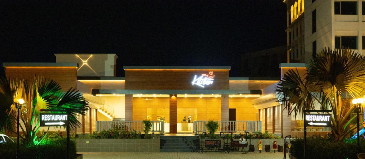 รีเจนตา เซ็นทรัล สมนาถ Hotel โสมนัส ภายนอก รูปภาพ