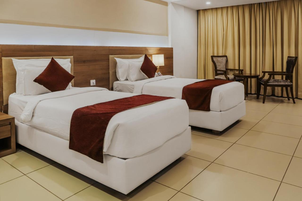รีเจนตา เซ็นทรัล สมนาถ Hotel โสมนัส ภายนอก รูปภาพ