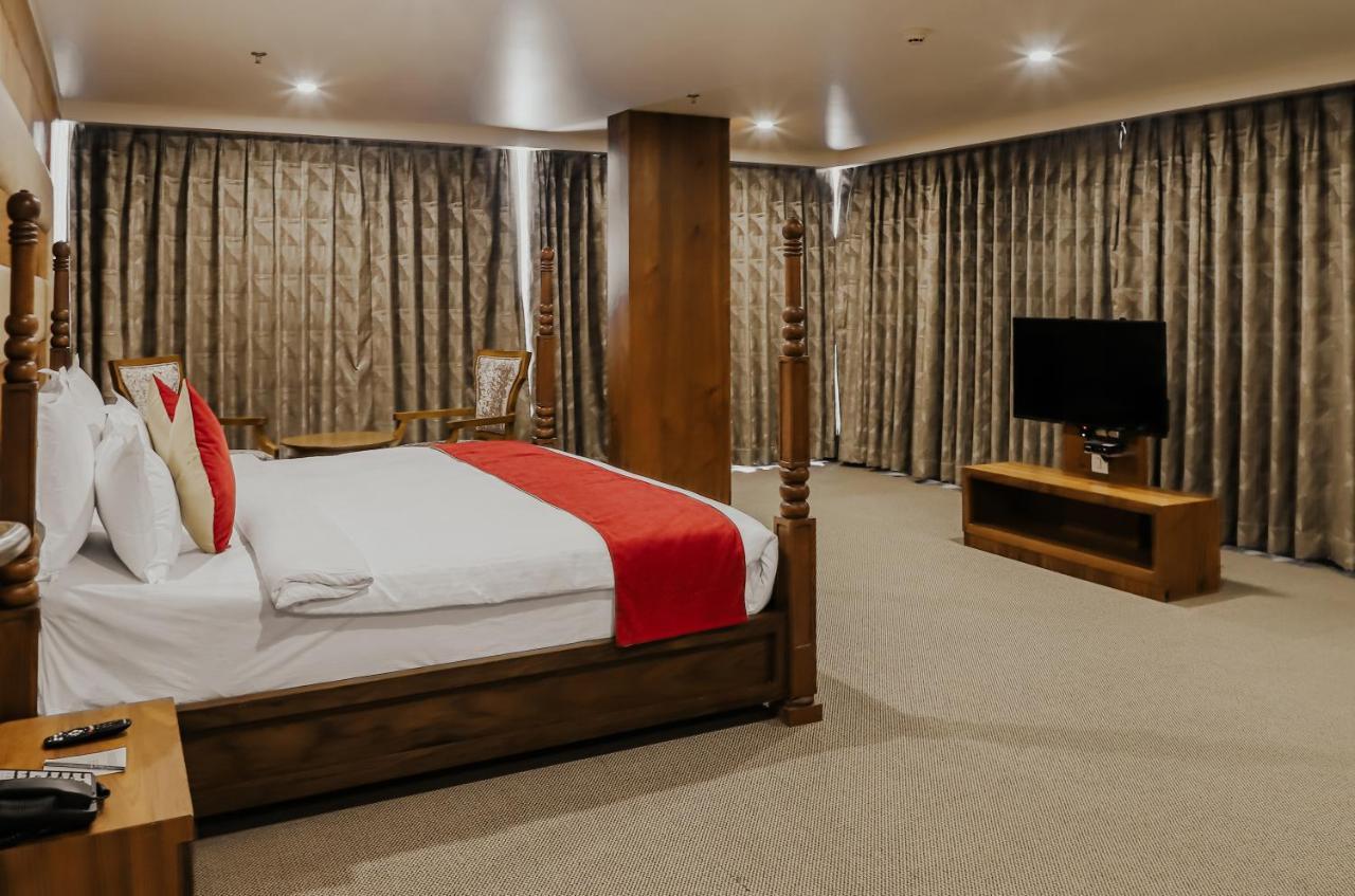 รีเจนตา เซ็นทรัล สมนาถ Hotel โสมนัส ภายนอก รูปภาพ