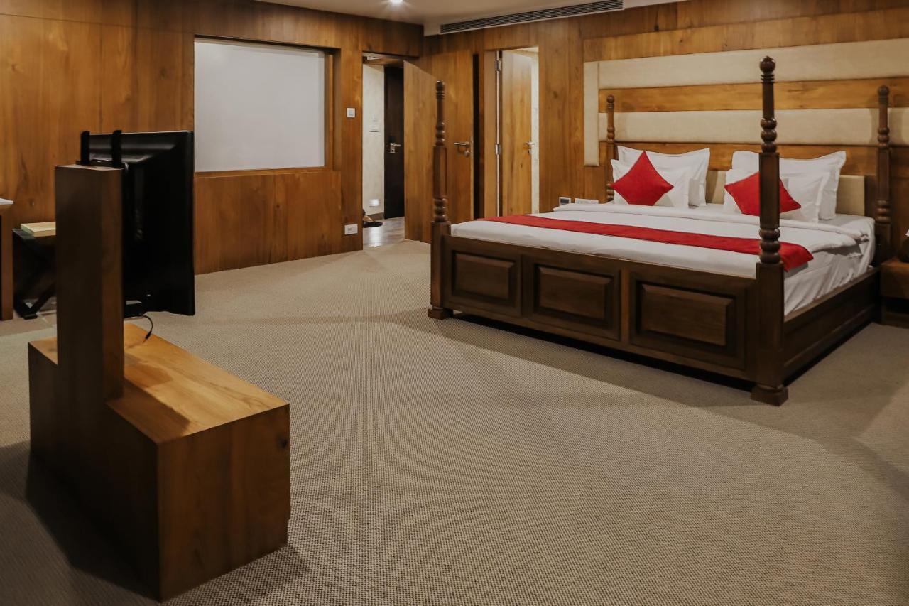 รีเจนตา เซ็นทรัล สมนาถ Hotel โสมนัส ภายนอก รูปภาพ