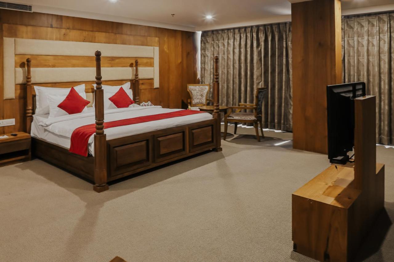 รีเจนตา เซ็นทรัล สมนาถ Hotel โสมนัส ภายนอก รูปภาพ