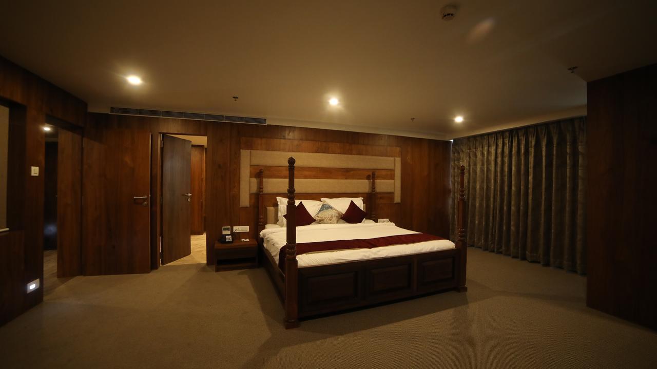 รีเจนตา เซ็นทรัล สมนาถ Hotel โสมนัส ภายนอก รูปภาพ