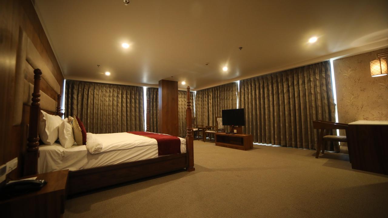 รีเจนตา เซ็นทรัล สมนาถ Hotel โสมนัส ภายนอก รูปภาพ